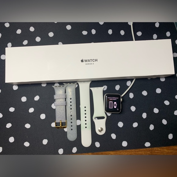 Silver Apple Watch Series 3 38mm with white sports band, extra arm band - Picture 3 of 14